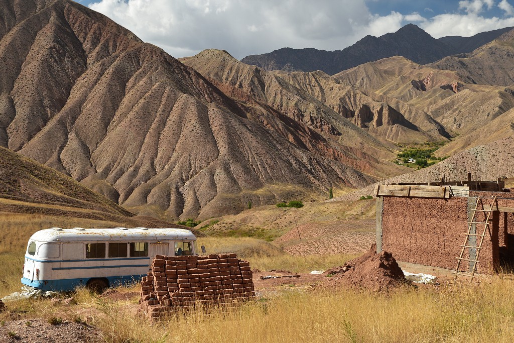 Kyrgyzstán - od ř. Kökömeren polní cestou k Noot-Toluk 