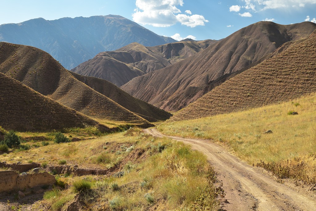 Kyrgyzstán - od ř. Kökömeren polní cestou k Noot-Toluk 