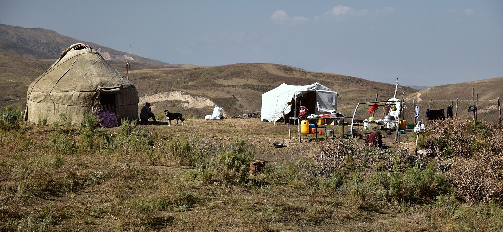 Kyrgyzstán - mezi Noot-Toluk a přehradou Toktogul 
