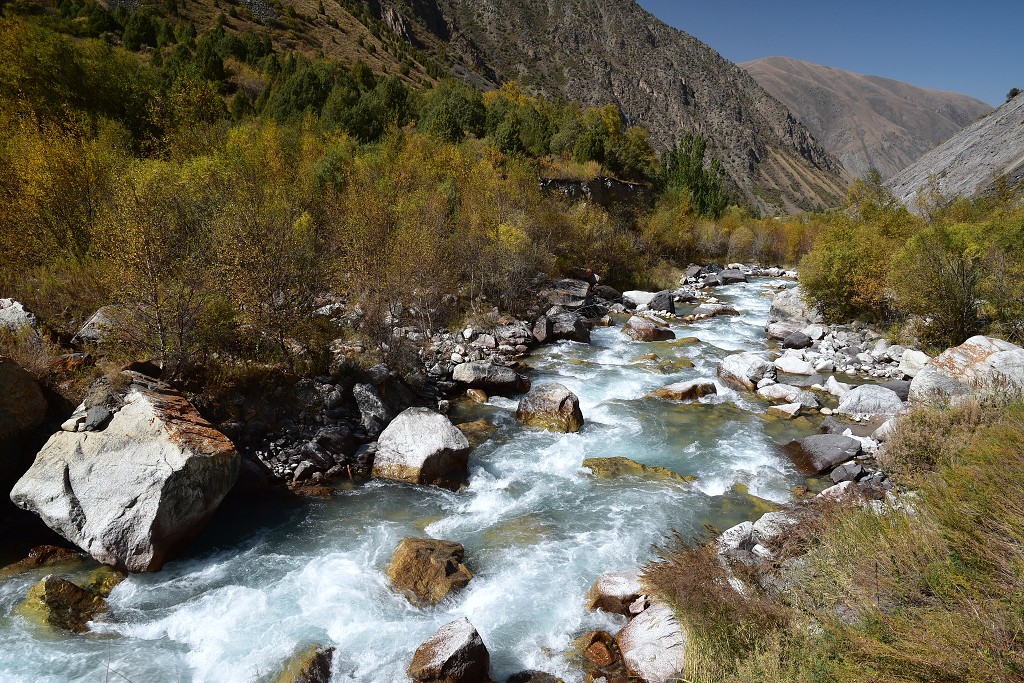 Kyrgyzstán - kaňon Sokuluk, Kyrgyz. Alatau, již. od Biškeku 