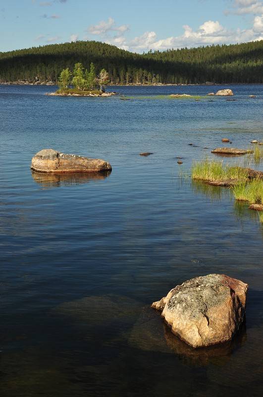Laponsko 2014 - posvátné sámské jezero Inari, Finsko 