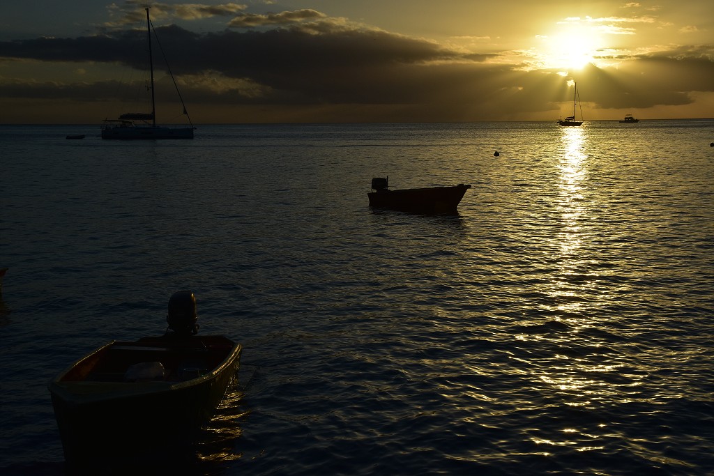 Malé Antily - Dominica, západ slunce u Roseau