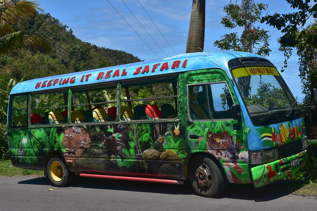Malé Antily - Dominica - autobus