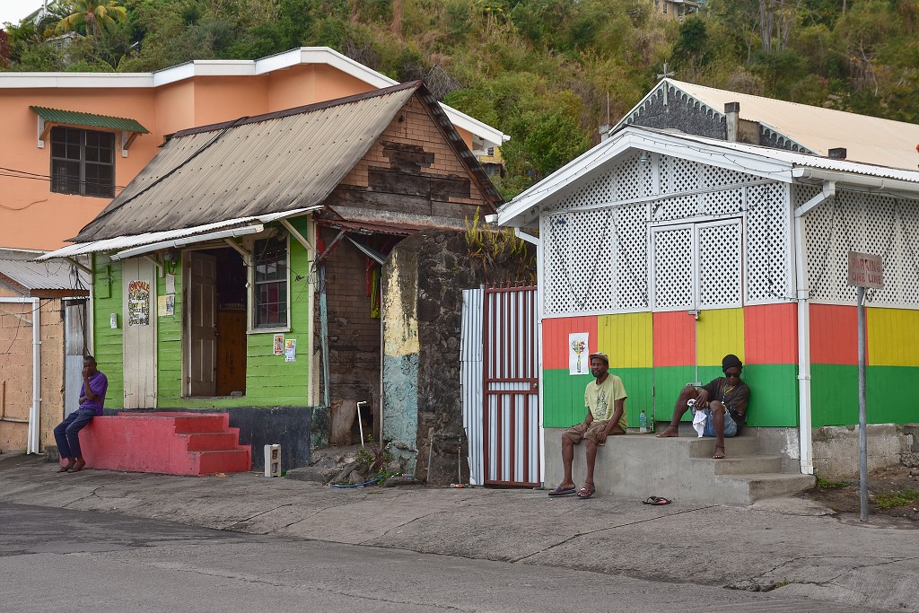 Malé Antily - Dominica - chudší část hl. města Roseau