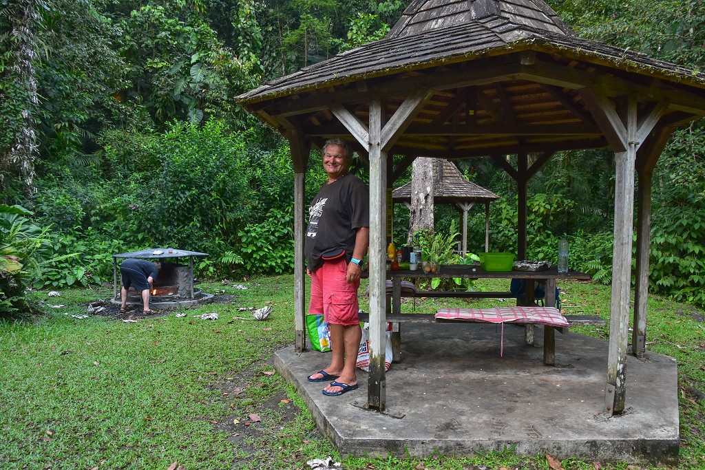 Malé Antily - Guadeloupe, Basse Terre, piknikoviště v pralese