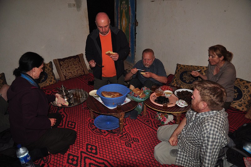 Maroko - nocleh v mešitě na konci údolí za Tazegzaoute 