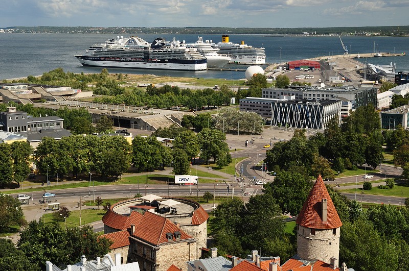 Pobaltí 2014 - přístav z věže kostela Sv. Olafa, Tallin 