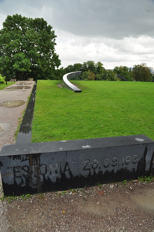 Pobaltí 2014 - památník obětem trajektu Estonia, Tallin 
