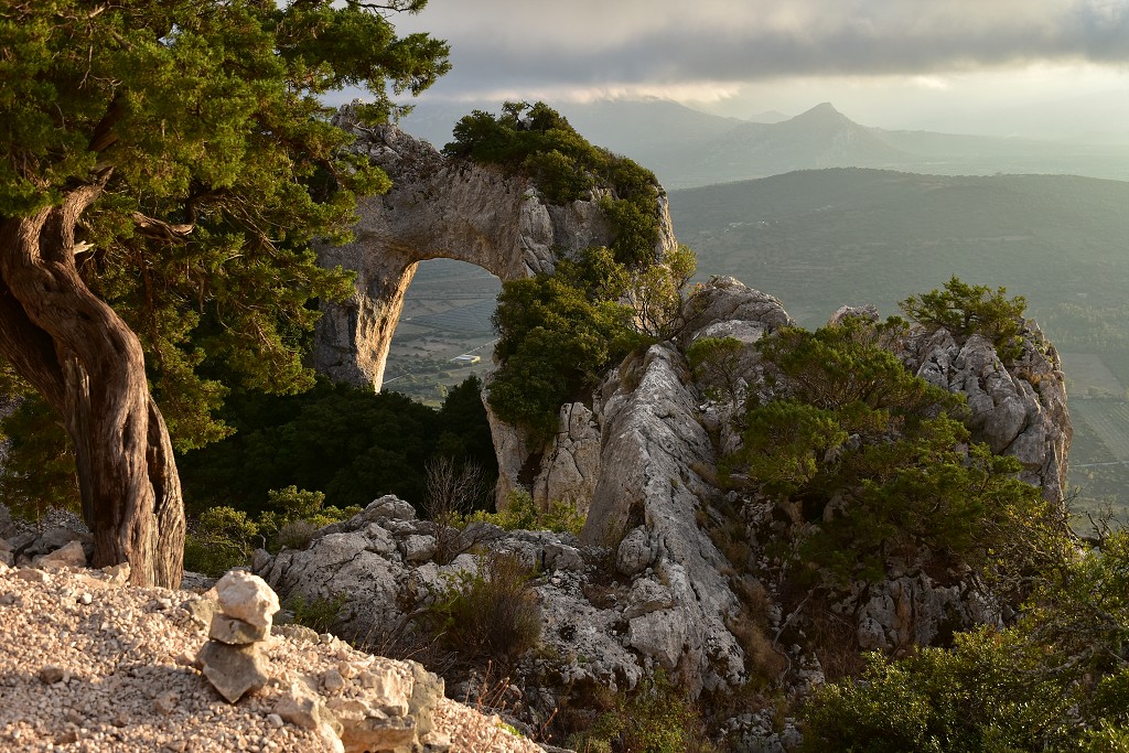 Sardinie -  Sa Preta Istampata, úbočí hory Tuttavista 