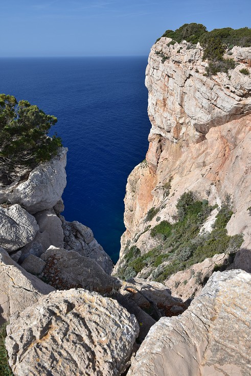 Sardinie - Z Belvedere la Foradada k Torre della Pegna 