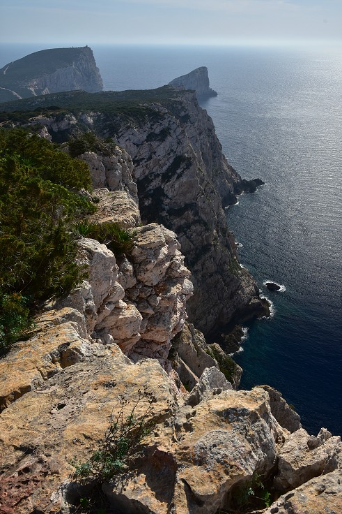 Sardinie - Z Belvedere la Foradada k Torre della Pegna 