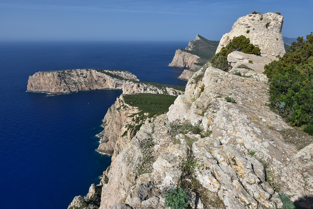 Sardinie - Z Belvedere la Foradada k Torre della Pegna 