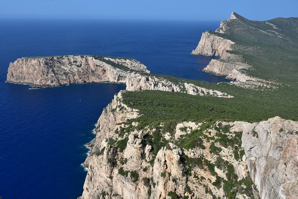 Sardinie - Z Belvedere la Foradada k Torre della Pegna 