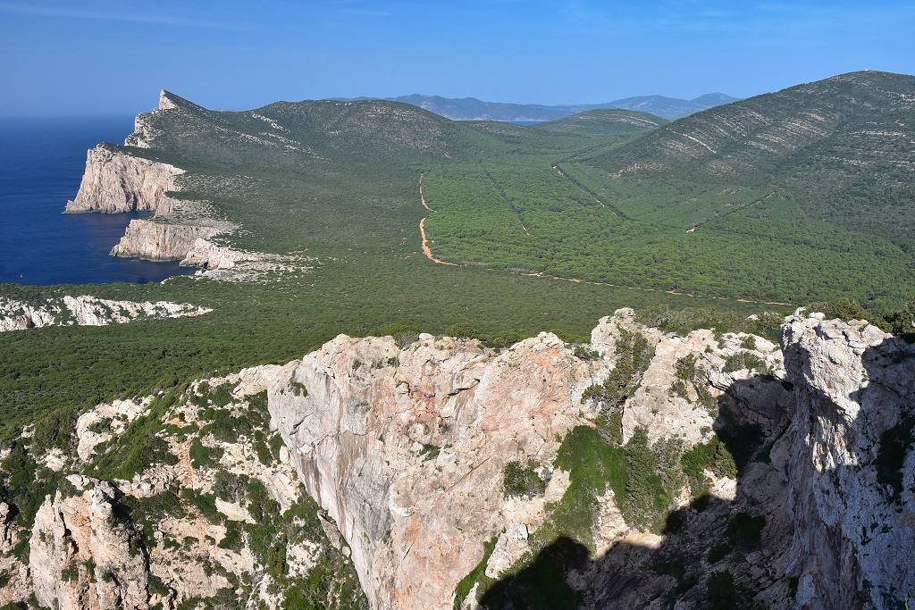 Sardinie - Z Belvedere la Foradada k Torre della Pegna 