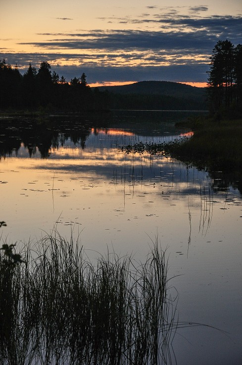Skandinávie - jezero Slädsjön, u Lesjöforsu, Šv.