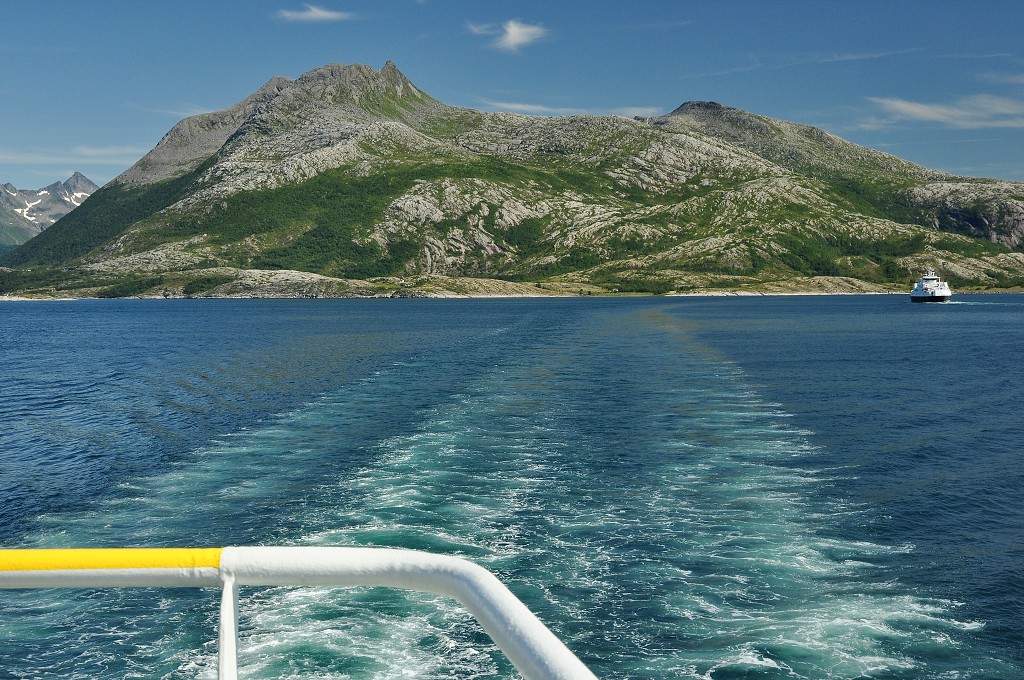 Skandinávie - z trajektu Selnes - ostrov Lovund, Nordland
