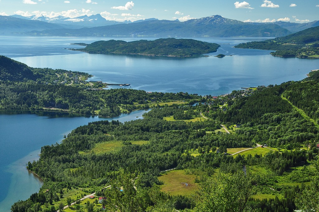 Skandinávie -  Ofotfjord z hor nad Bogenem, u Narviku