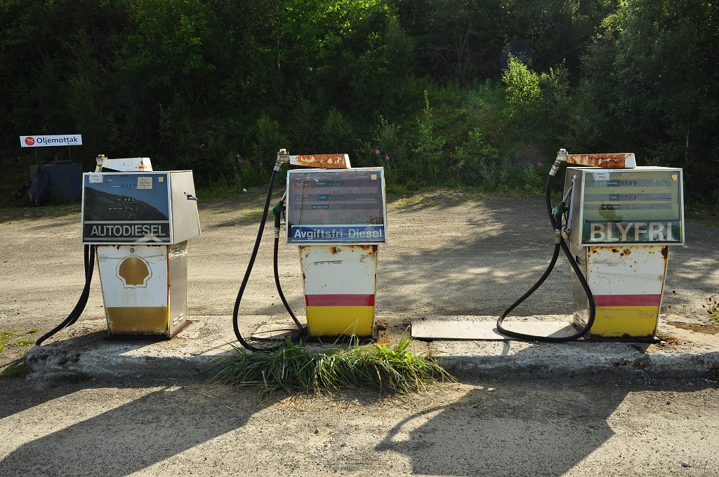 Skandinávie - benzinka u Heggstadu, oblast Lodingen