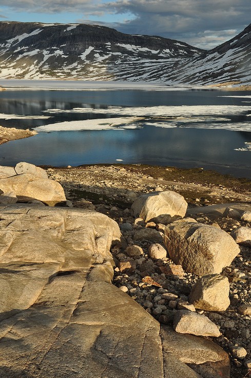 Skandinávie - jez. Reinoksvatnet, údolí Gjerdalen, Nordland