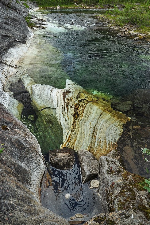 Skandinávie - ponor u výtoku z jez. Glomdalsvatnet, Svartisen