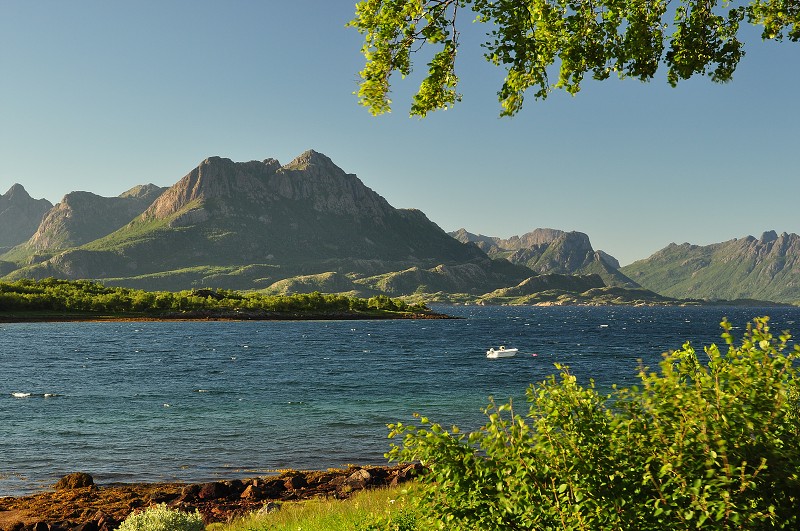 na pobřeží Eidsfjordu, ostrov Langoya, Vesterály 