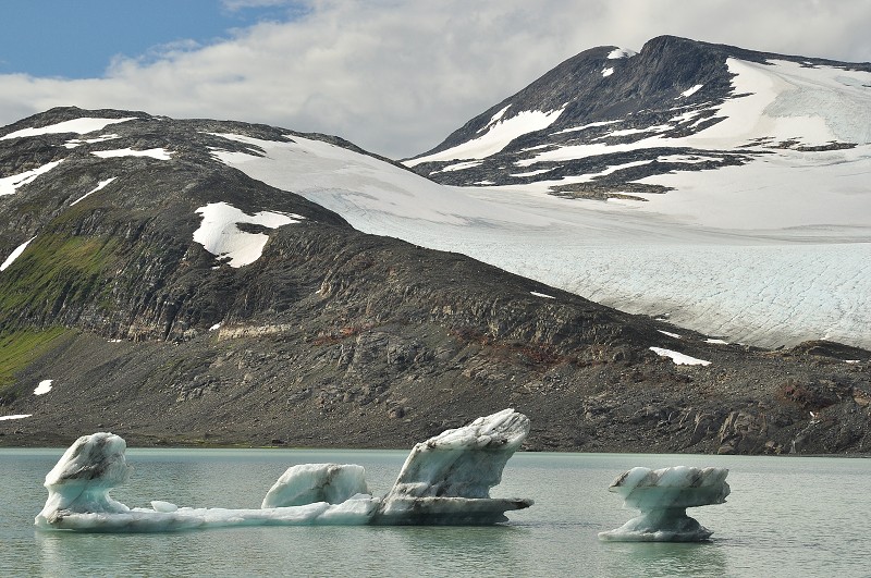 Sulitelma, jezero/878m/ pod ledovcem Sulitjelmaisen + hora Vagnatjahka 