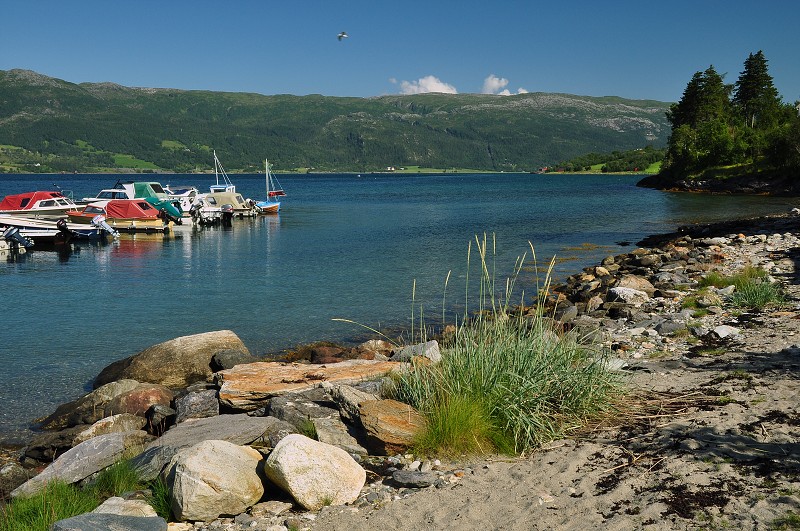 Stigauren, fjord Sjona, silnice č. 17 