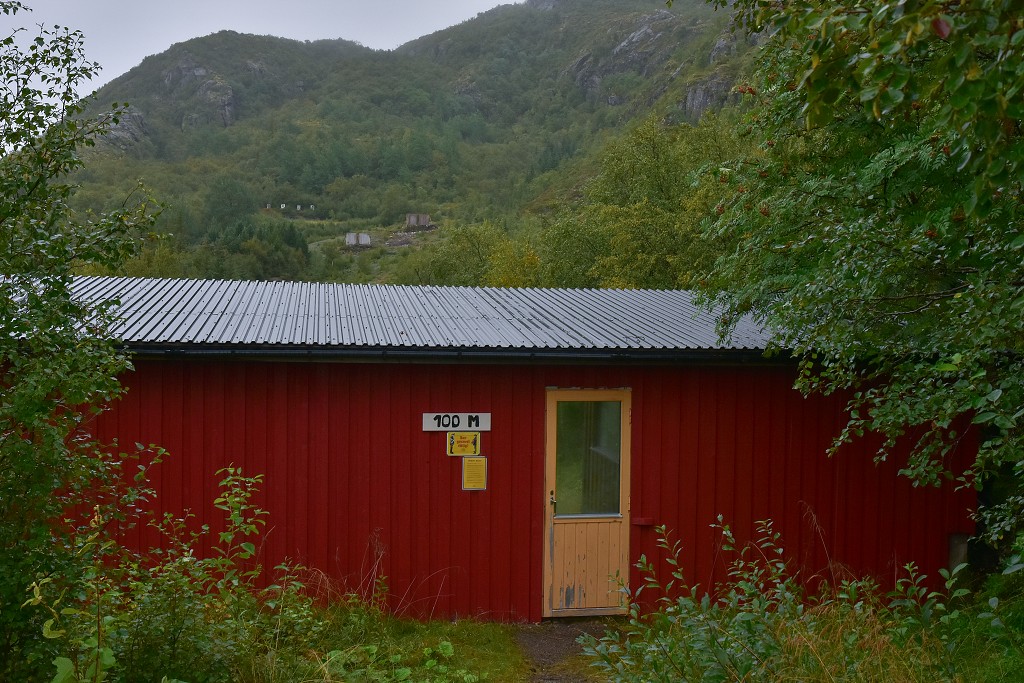 Skandinávie - nocleh na střelnici, za Leirfjordem 