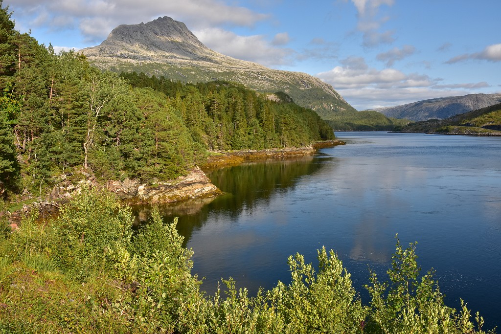 Skandinávie - hora Heilhornet od Sørfjordu, na R.17 