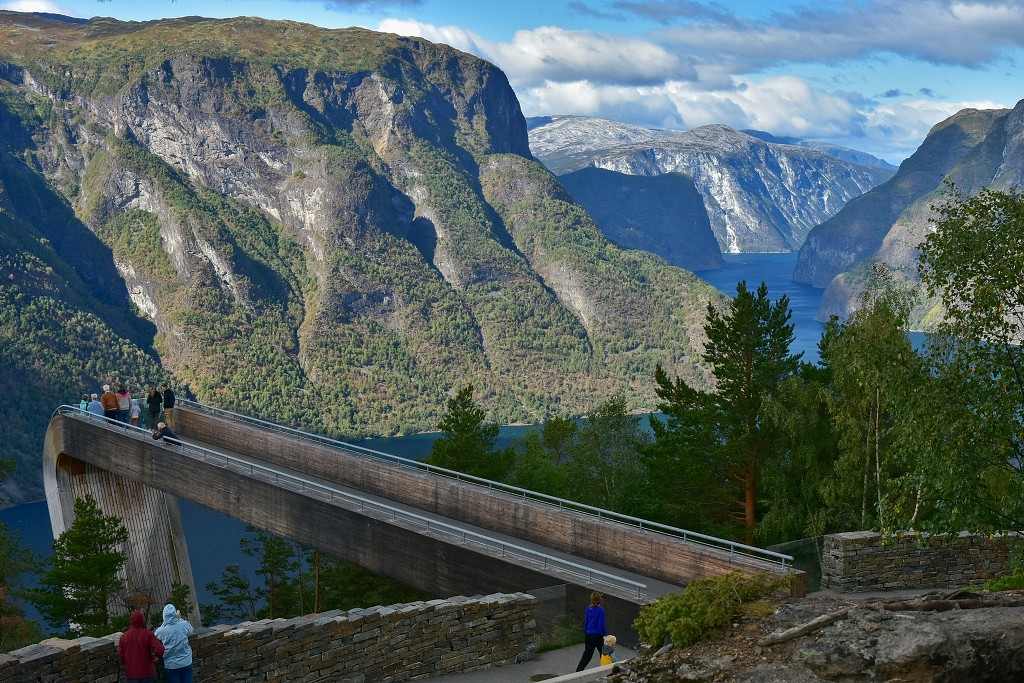 Skandinávie - vyhlídka Stegastein nad Aurlandfjordem 