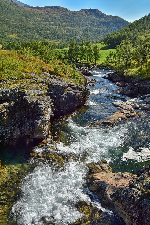 Skandinávie - údolí Jordalen, jižně od Sognefjordu  