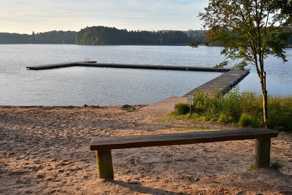 Koupání jez. Vemmentorpasjön, 9.9., u Örkelljungy
