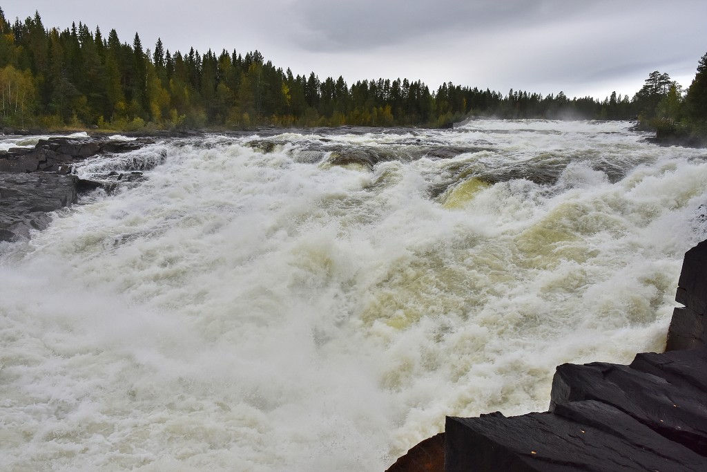 Peřeje Storforsen, na ř. Piteälven, u Vidselu