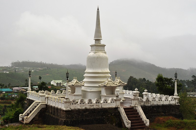 Srí Lanka 2015 - země 4 náboženství, budhisté,  Shantipura 