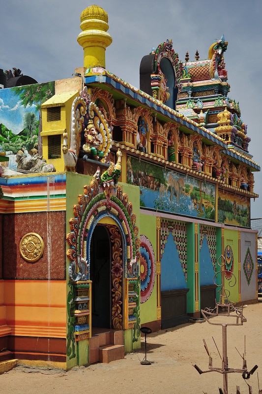 Srí Lanka 2015 - hindu chrám Pillaiyar Kovil, Trinco 