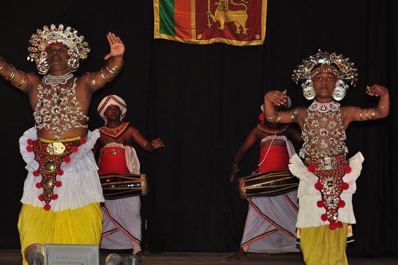 Srí Lanka 2015 - představení Kandyjských tanců, Kandy 
