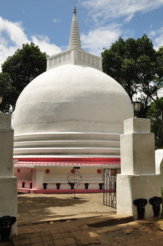 Srí Lanka 2015 - klášter a jeskynní chrámy v Matale 