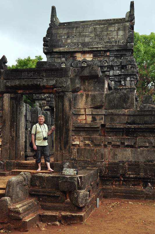Srí Lanka 2015 - chrám na geograf. středu Srí Lanky 