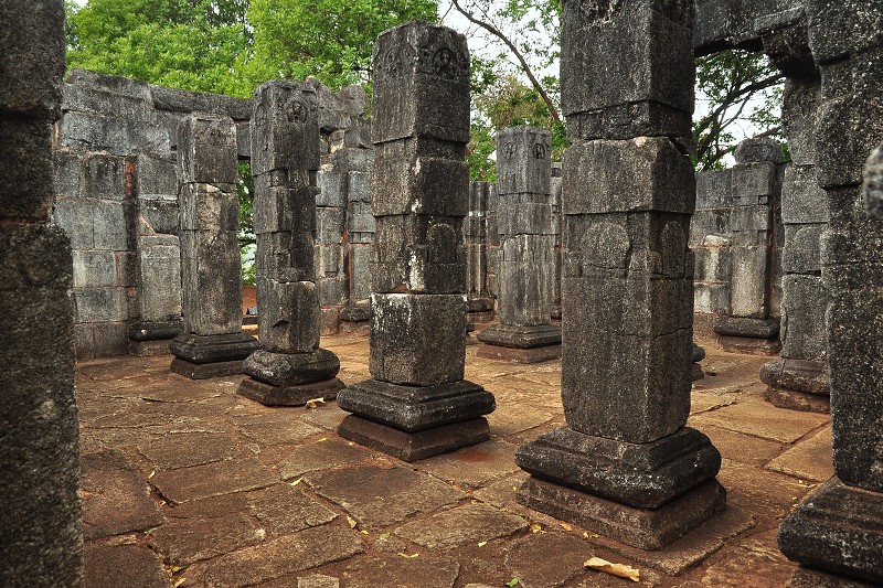 Srí Lanka 2015 - chrám na geograf. středu Srí Lanky 