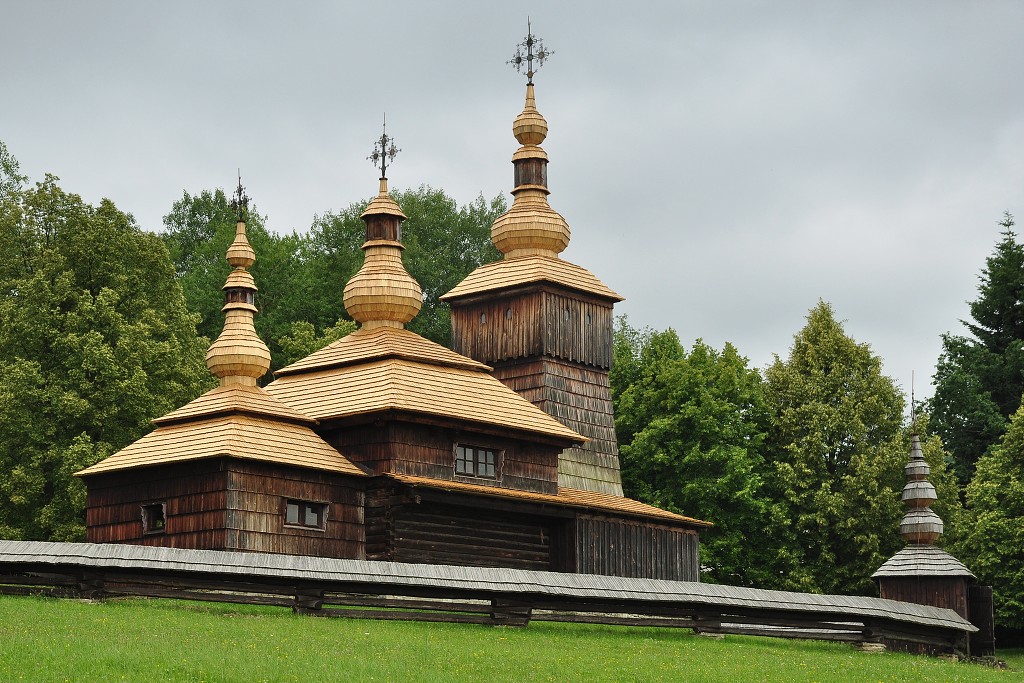 Východní Evropa  - chrám sv. Paraskevy, muzeum ukr. dědiny, Svidník, SK 