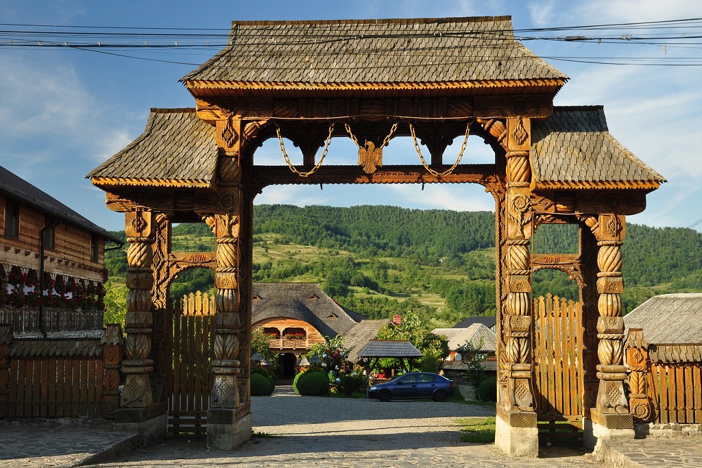 Východní Evropa  - lid. architektura, Oncesti,kraj Maramureš, Ru 