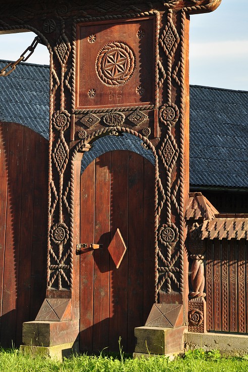 Východní Evropa  - lid. architektura, Oncesti,kraj Maramureš, Ru 