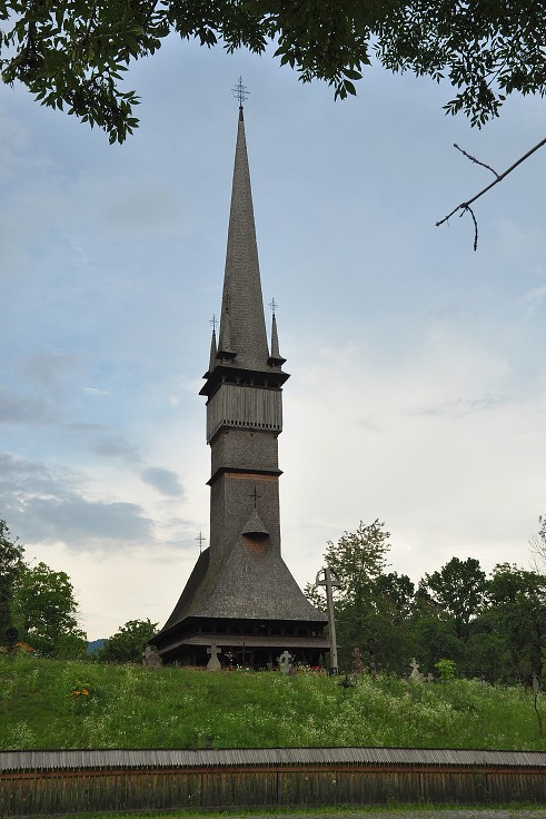 Východní Evropa  - kostel v Surdesti (UNESCO), Maramureš, Rumunsko 