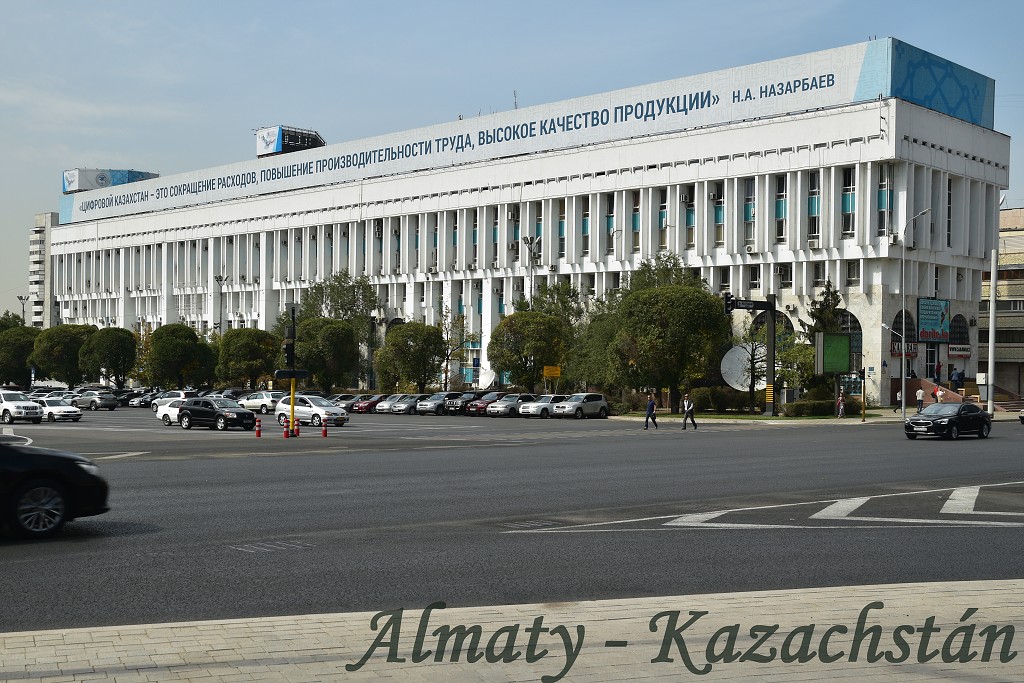 Almaty + Uzbekistán - moudrý prezident Nazarbajev, Almaty, Kazachstán 