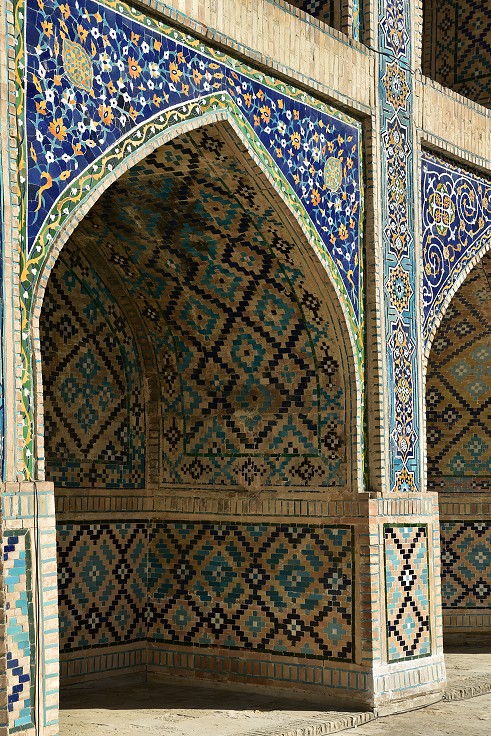 Almaty + Uzbekistán - medresa Nodíra Díván-bega, Buchara 