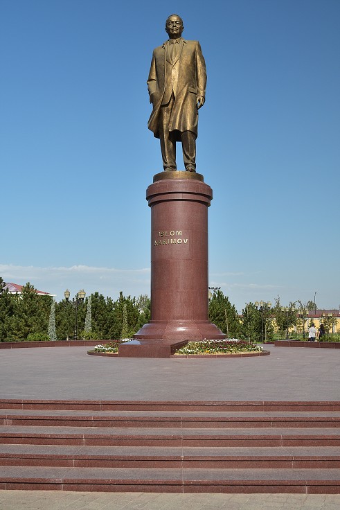 Almaty + Uzbekistán - Socha prezidenta Isloma Karimova, Samarkand 