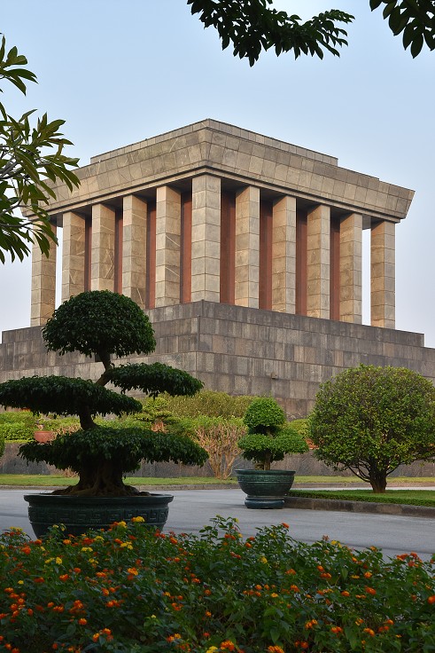 Vietnam - Hanoi, čtvrť Ba Dinh, Ho Či Minovo mauzoleum