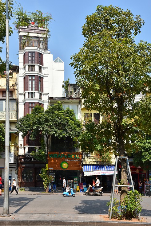 Vietnam - Hanoi - Stará čtvrť, u jezera Hoan Kiem