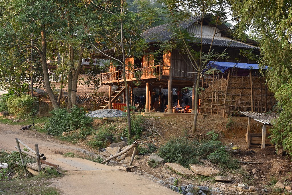 Vietnam - minorita Thai, vesnice Son A u Nghia Lo