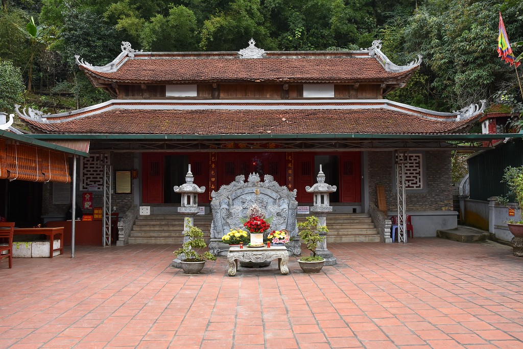 Vietnam - budh. svatostánek, Sapa
